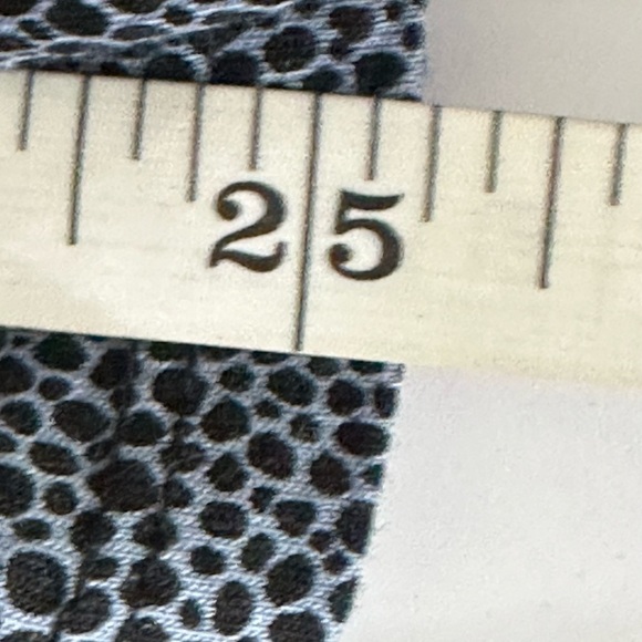 Michael Kors sz lg top in blues tone neckline has gathers 3/4 sleeve ruffle edge - Picture 5 of 14